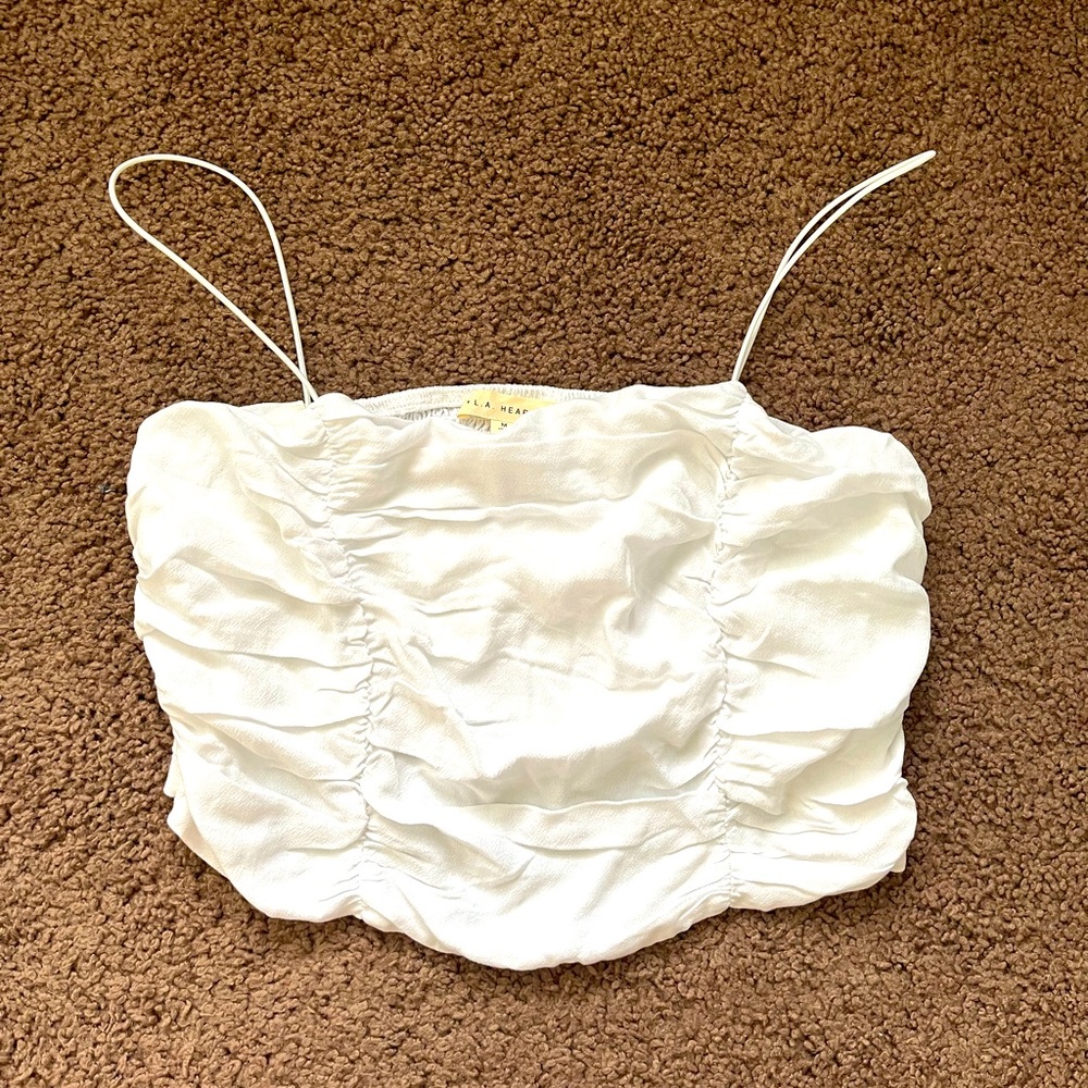 Woman’s white crop tank top